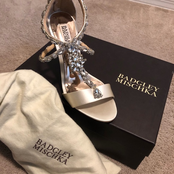 Lindas zapatillas de BADGLEY MISCHAKA - Picture 4 of 5